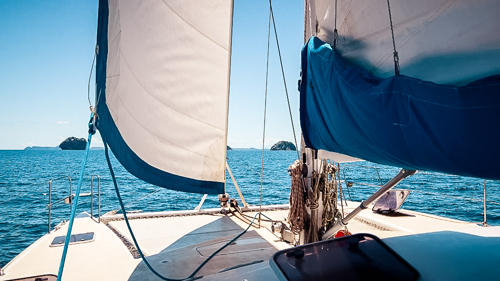 How High A Sailboat Can Point + 10 Ways To Point Higher