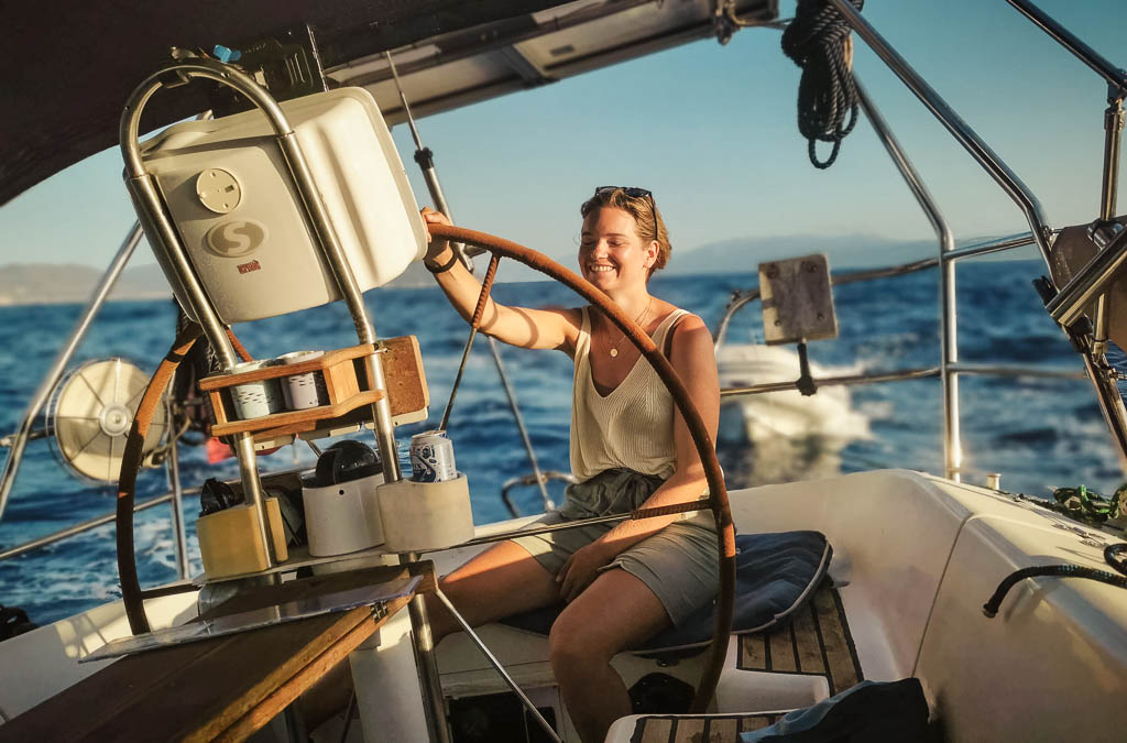 How Far You Can Sail In a Day + How To Calculate Your Speed